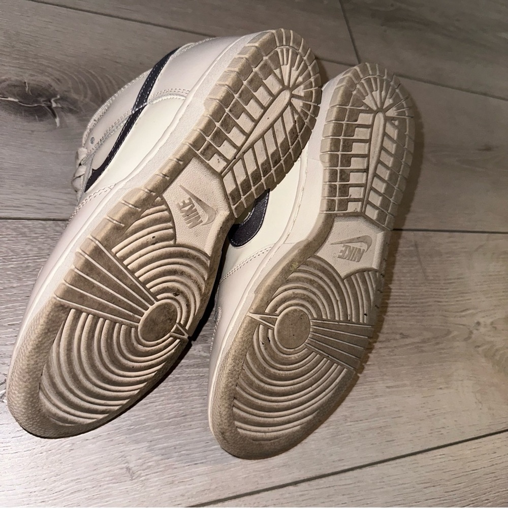 Nike Women's Sneakers in Cream and Gray - Picture 12 of 12